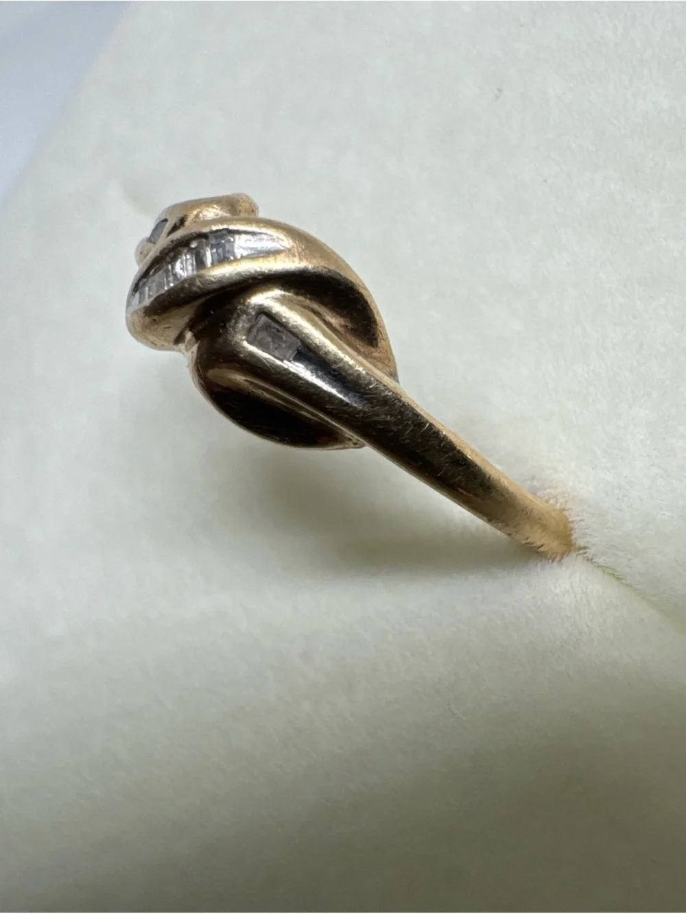 10K Gold Baguette Diamond Infinity Figure Love Knot Ring Size 6.75 Vintage Band
